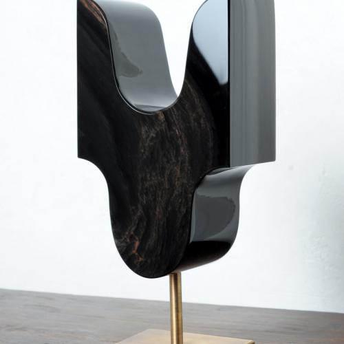 Sculpture ''Sans-Titre''- obsidienne d' Arménie + socle en bronze vieilli- dim: 29x14x8 cm- poids: 4,100kg éditeur: 