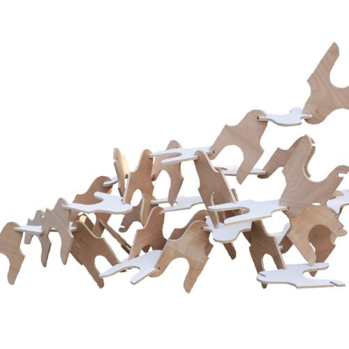 Sculptures-installations de la série ''Structures biscornues'' 
													bois et peinture. ''ST-S520'' - dim variables ici: 320x125x150 cm 