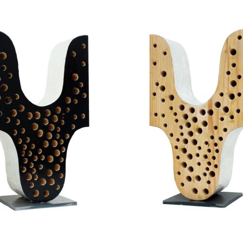 Sculpture de la série ''Bois de Lumière''- bois massif percé de part en part + feuille argent - 53x32x14cm -recto et verso- 