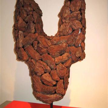 Sculpture ''ST-S295'' - écorces de pin sur résine - 75x40x18 cm