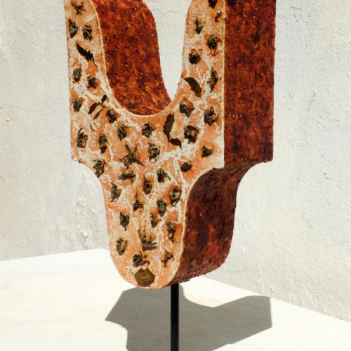 sculpture série ''Eloge de la Tomate''-feuilles et pédoncules+graines sucs chair peaux chair sur extrudé- 52x25x14 cm