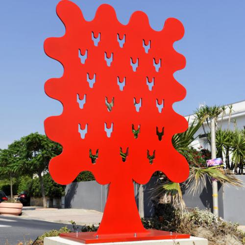 '' Les ARBRES de JORDI '' - 8 Sculptures pérennes en acier thermo-laqué -exposition permanente sur chacun des 8 ronds-points d'une avenue de 3 km à Palavas les Flots -34- ici ''l'Arbre Chêne rouge''