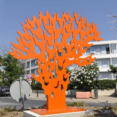 '' Les ARBRES de JORDI '' - 8 Sculptures pérennes en acier thermo-laqué -exposition permanente sur chacun des 8 ronds-points d'une avenue de 3 km à Palavas les Flots -34- ici '' l'Arbre Corail ''