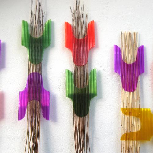 Installation murale de 4 pièces série ''Nature-plastique'' - polycarbonate translucide+ roseaux ou brins d'osier - dimensions variables