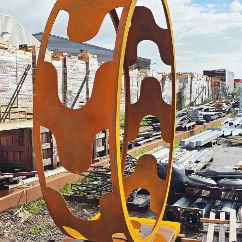 sculpture ''Le Bracelet géant'' - acier corten- diam.250 cm - H=260 cm