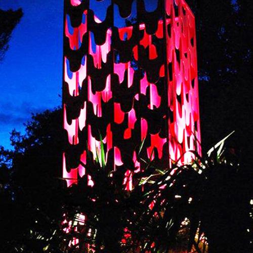 sculpture '' La TOUR Rose'' - ici au Château de Bosc dans le Gard