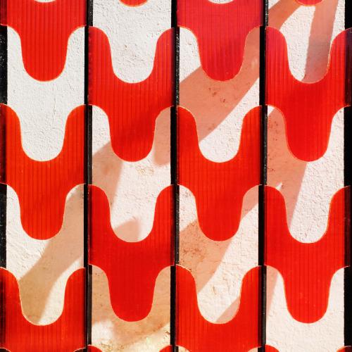 série Fenêtres - ici ''Lumières'' 10 modules R- polycarbonate de couleur sur châssis en fer peint-135 x100 cm